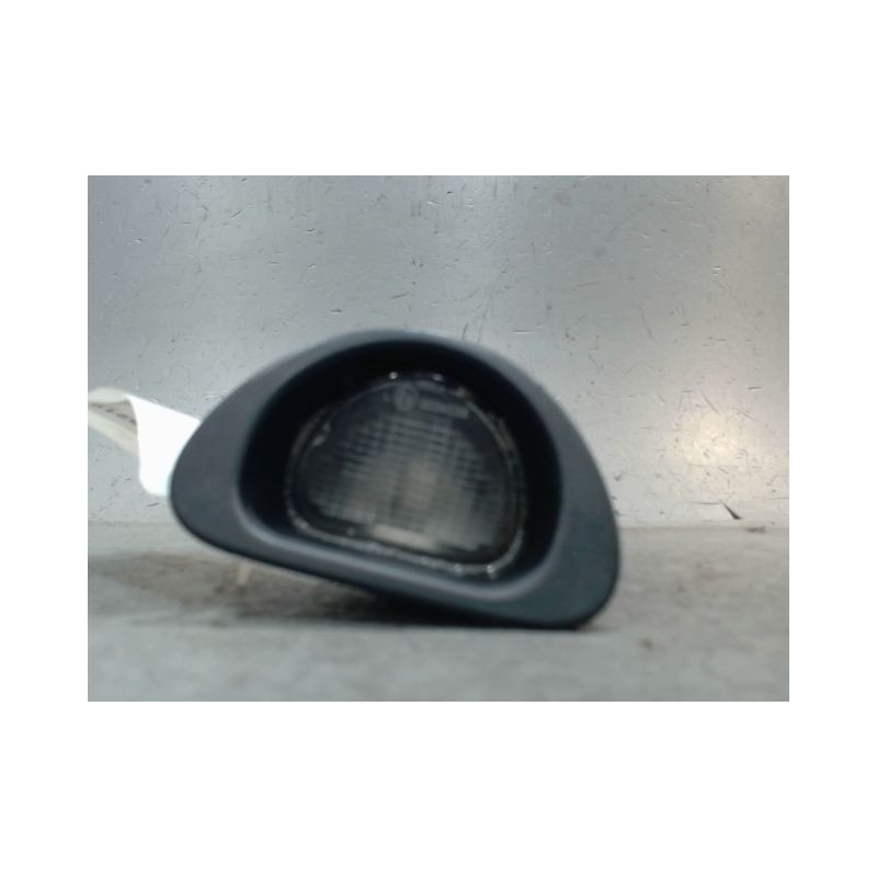 ECLAIREUR PLAQUE DE POLICE DROIT PEUGEOT 107