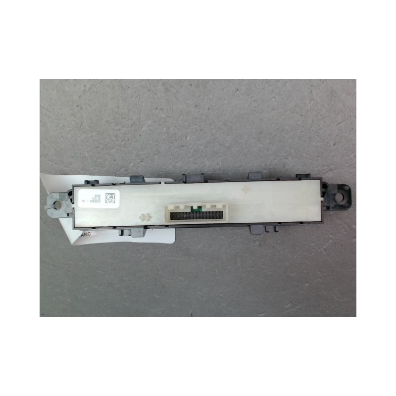BOUTON DE WARNING DACIA SANDERO 2008-
