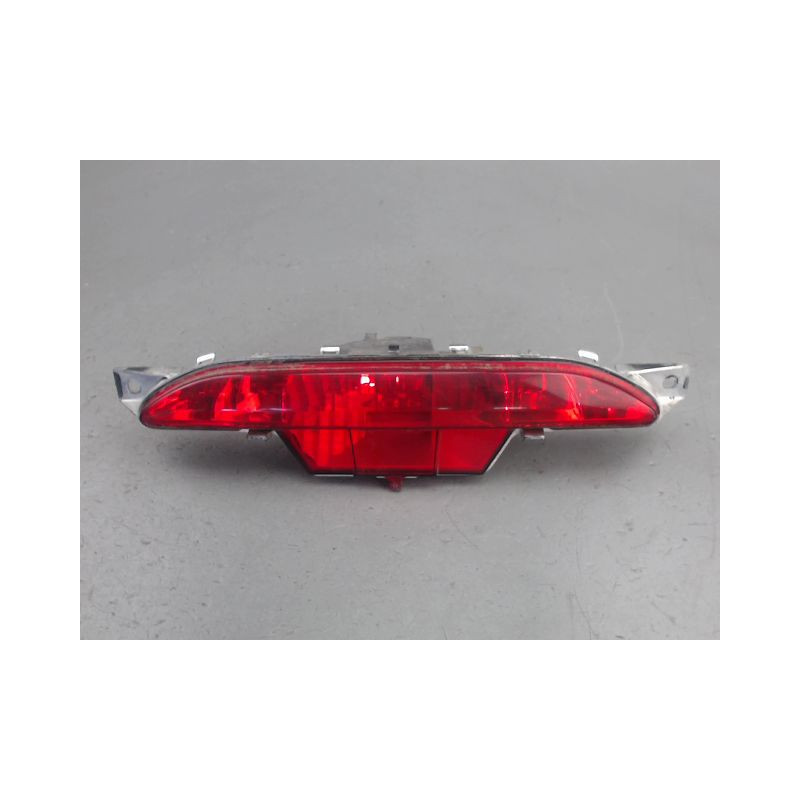FEU BROUILLARD CENTRAL ARRIERE PEUGEOT 208