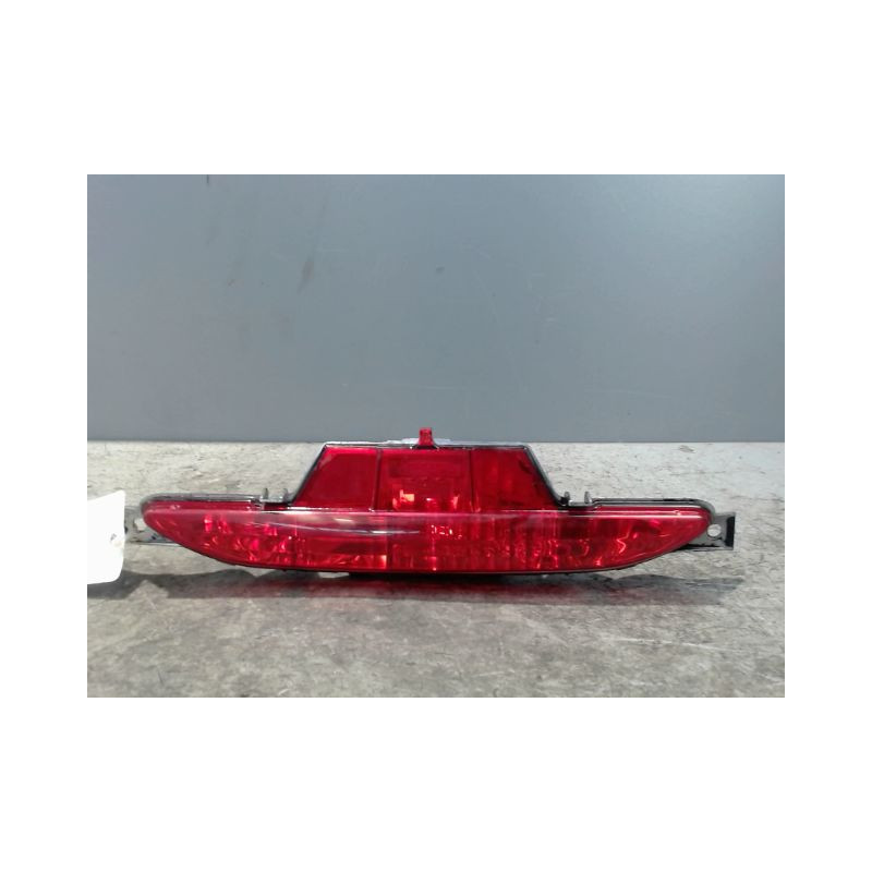 FEU BROUILLARD CENTRAL ARRIERE PEUGEOT 208