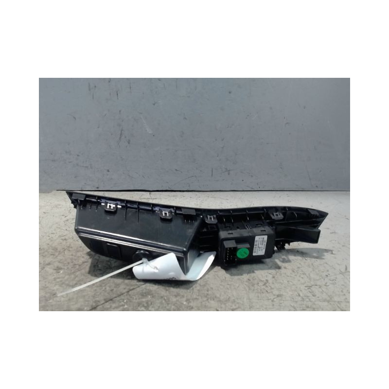 COMMANDE LEVE-GLACE PORTE AVD M.G. ZS