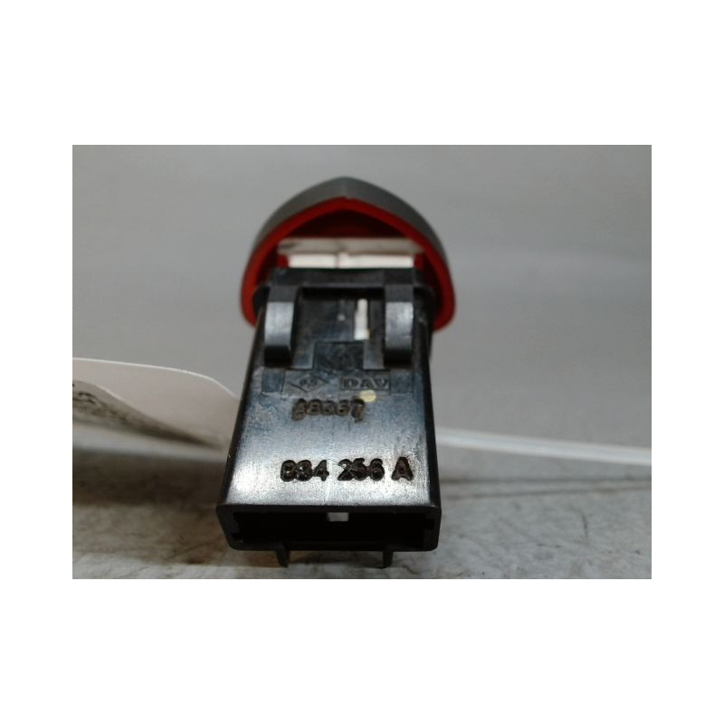 BOUTON DE WARNING RENAULT CLIO II CAMPUS 06-