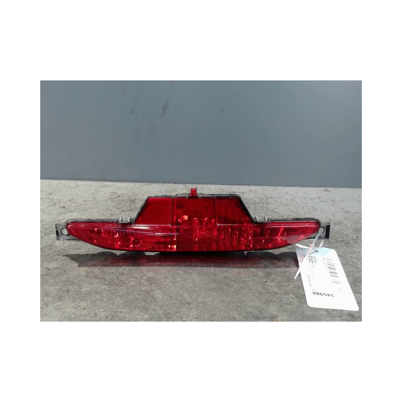 FEU BROUILLARD CENTRAL ARRIERE PEUGEOT 208