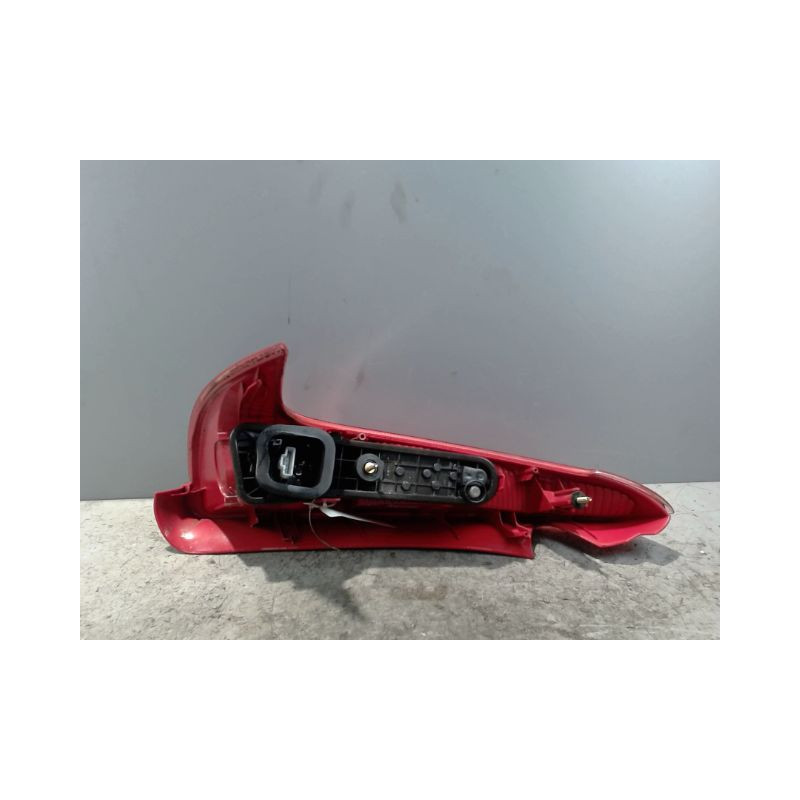 FEU ARRIERE DROIT PEUGEOT 206 SW 02-06