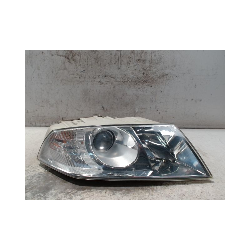 PHARE DROIT SKODA OCTAVIA 2004