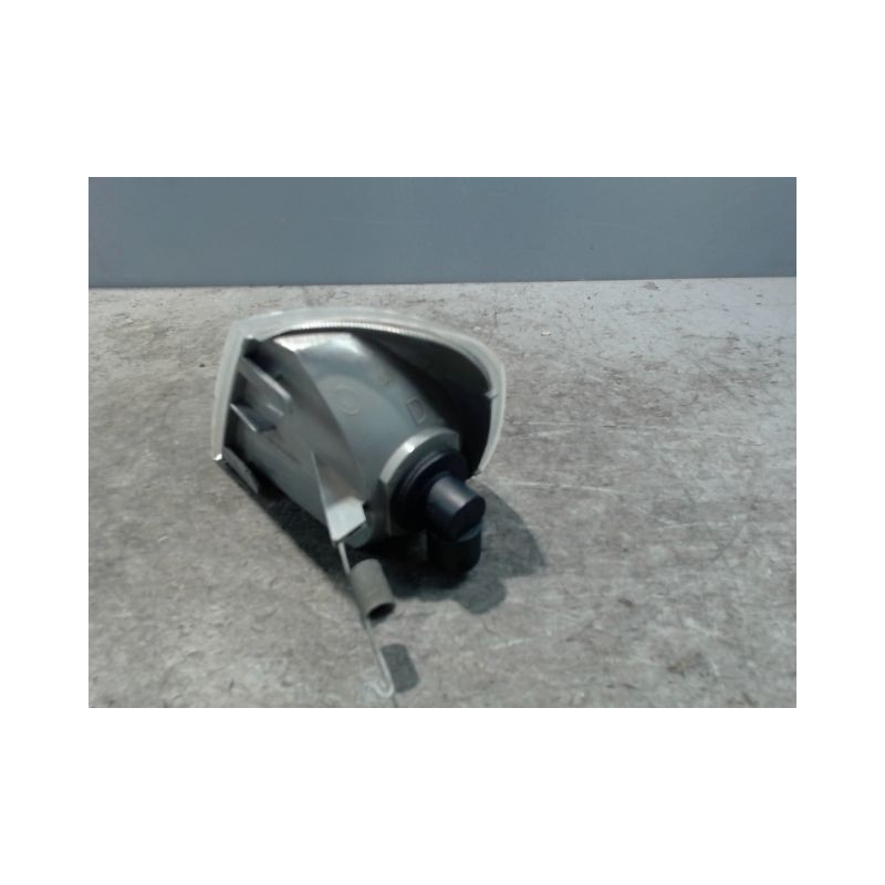CLIGNOTANT DROIT PEUGEOT 405 -92