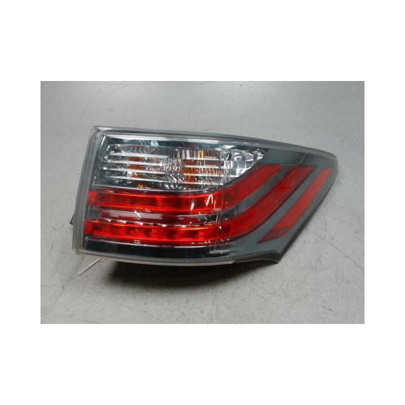 FEU ARRIERE DROIT LEXUS CT200H