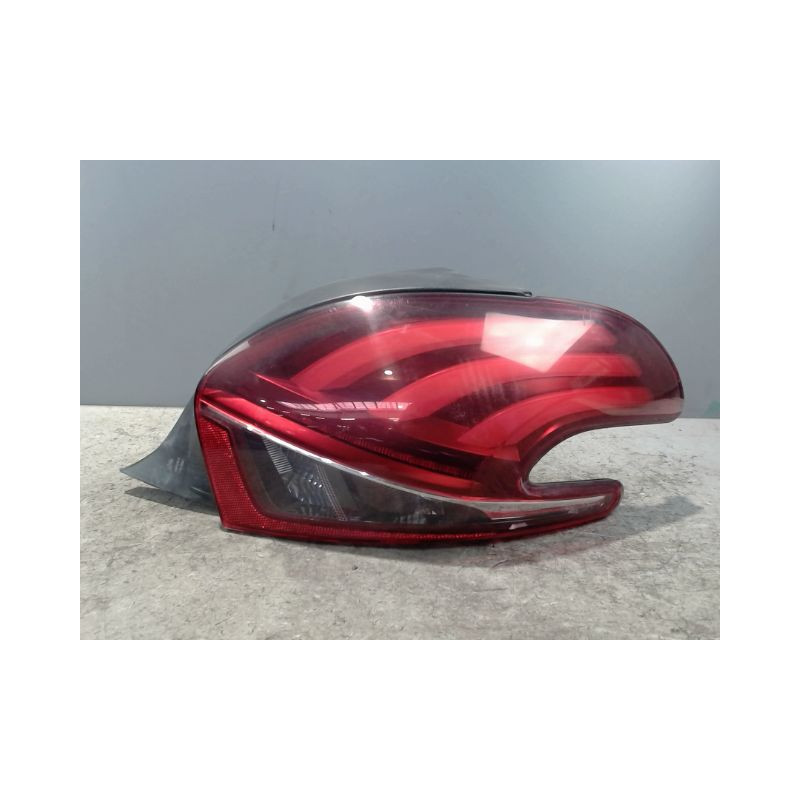 FEU ARRIERE DROIT PEUGEOT 208