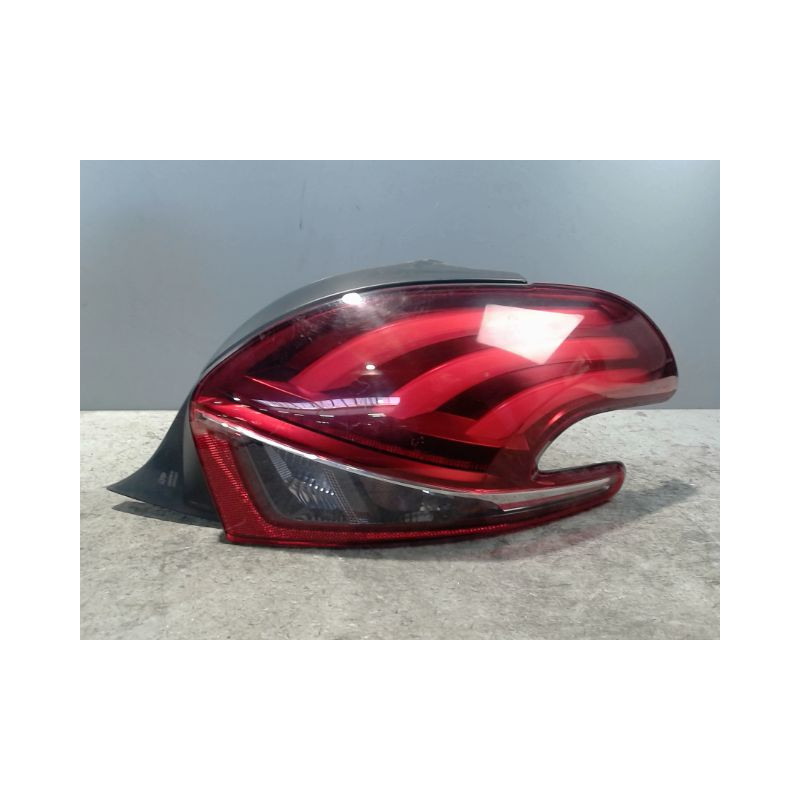 FEU ARRIERE DROIT PEUGEOT 208