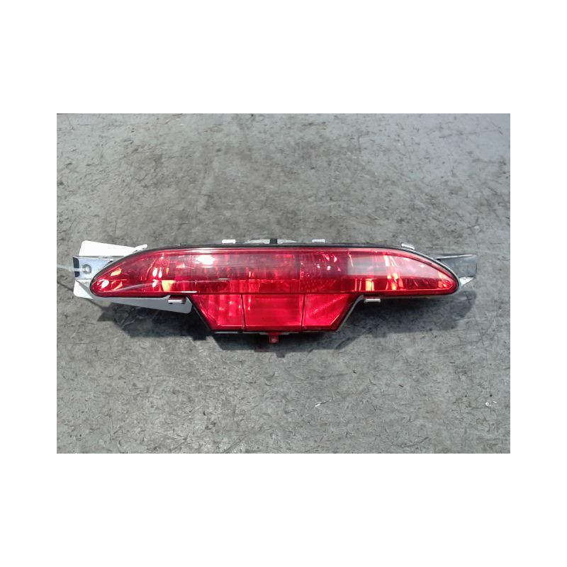 FEU BROUILLARD CENTRAL ARRIERE PEUGEOT 208