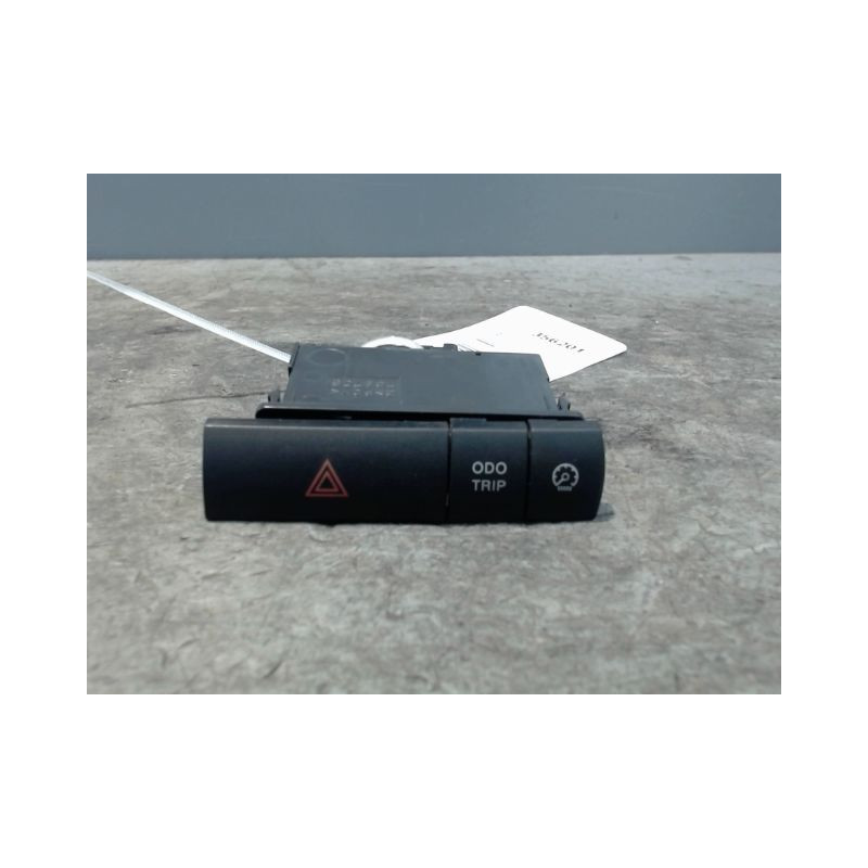 BOUTON DE WARNING TOYOTA PRIUS 2004-