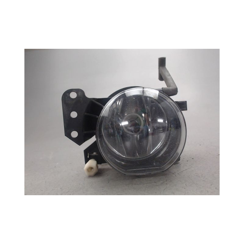 PHARE ANTIBROUILLARD AVANT DROIT B.M.W. SERIE 3