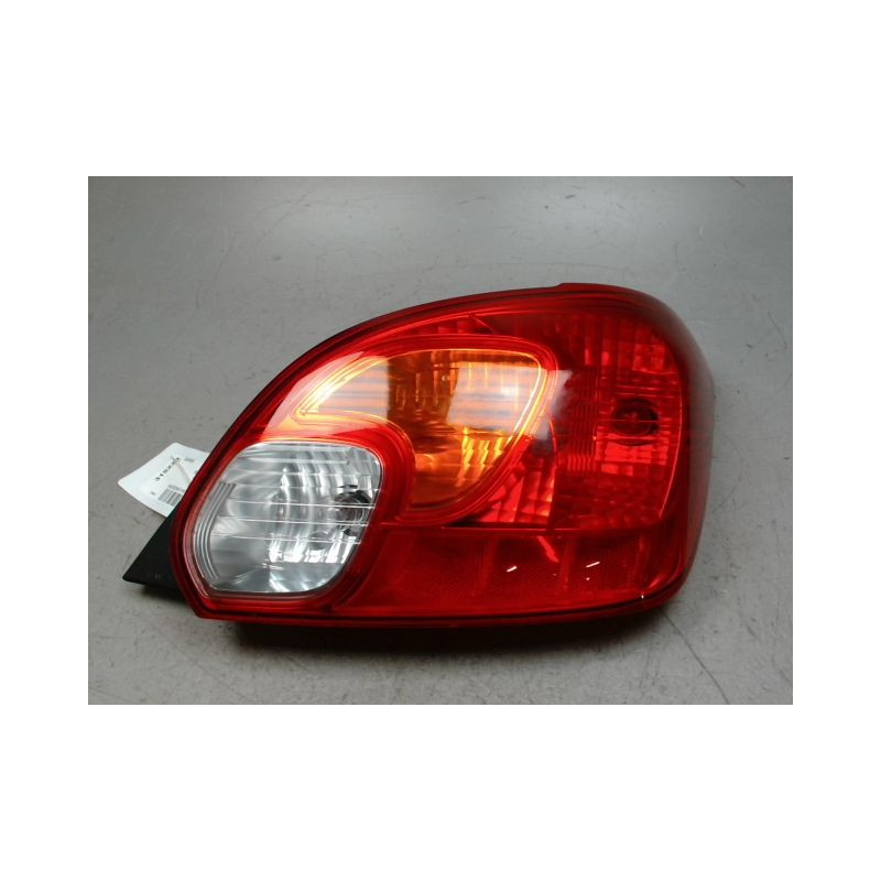 FEU ARRIERE DROIT MITSUBISHI SPACESTAR