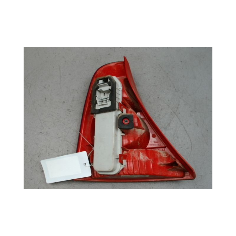 FEU ARRIERE DROIT RENAULT CLIO II PH.2 01-06