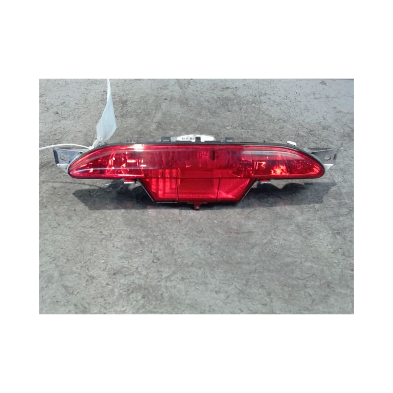 FEU BROUILLARD CENTRAL ARRIERE PEUGEOT 208