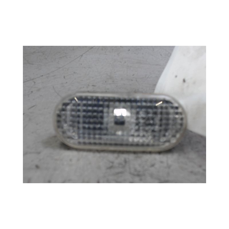 REPETITEUR AILE DROIT VOLKSWAGEN PASSAT BREAK 97-2000
