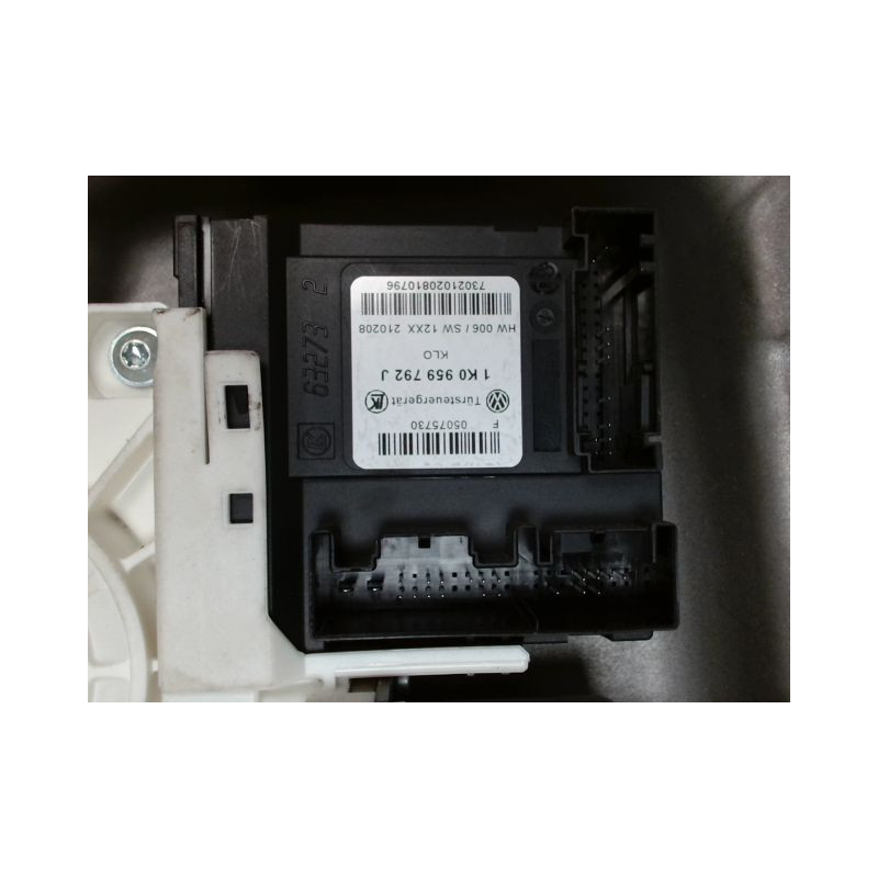 MECANISME+MOTEUR LEVE-GLACE AVANT DROIT VOLKSWAGEN GOLF V 2003-2009