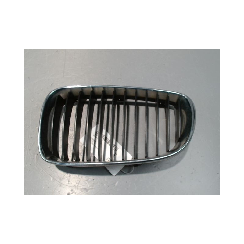 GRILLE CALANDRE GAUCHE BMW SERIE 1
