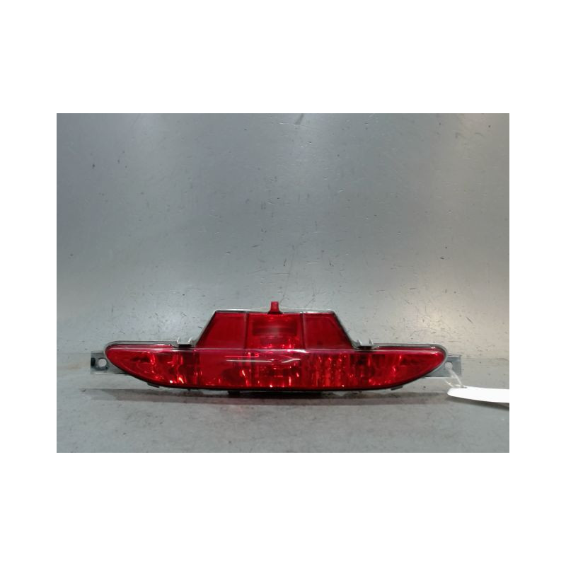 FEU BROUILLARD CENTRAL ARRIERE PEUGEOT 208