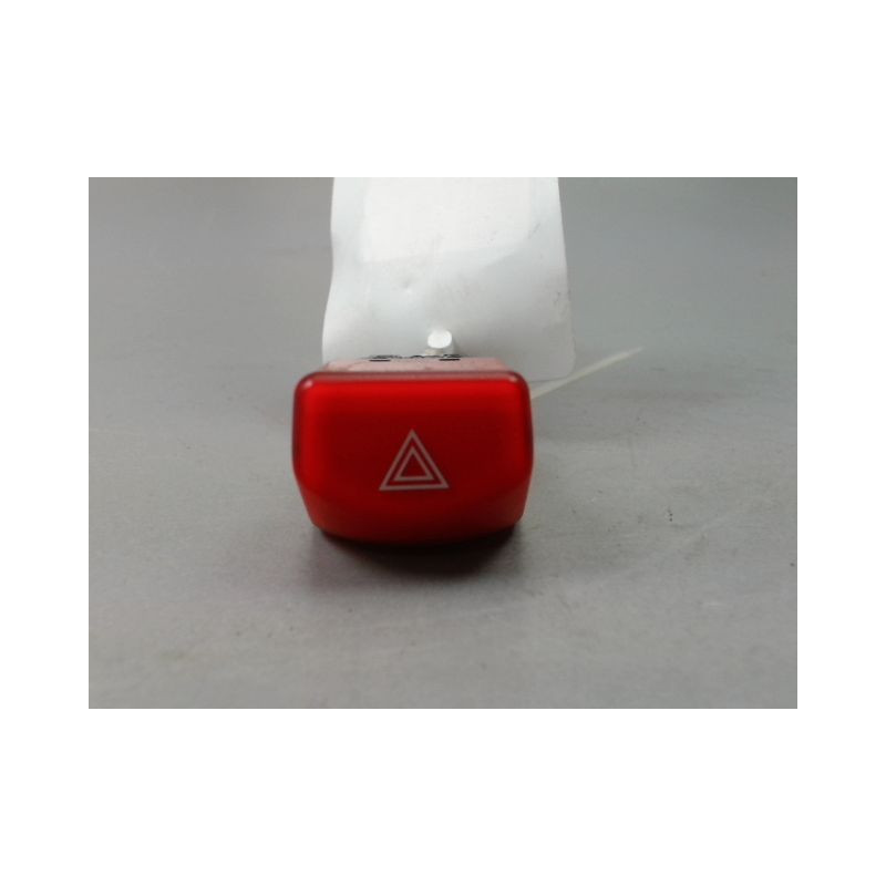 BOUTON DE WARNING NISSAN MICRA C+C