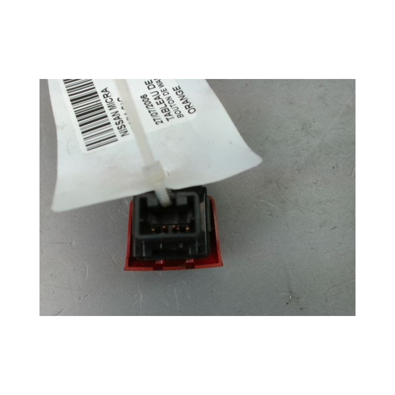 BOUTON DE WARNING NISSAN MICRA C+C