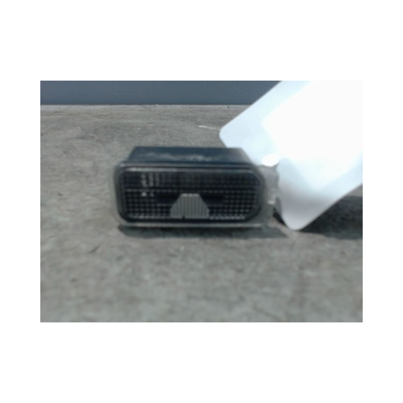 ECLAIREUR PLAQUE DE POLICE DROIT FORD FIESTA 2005-