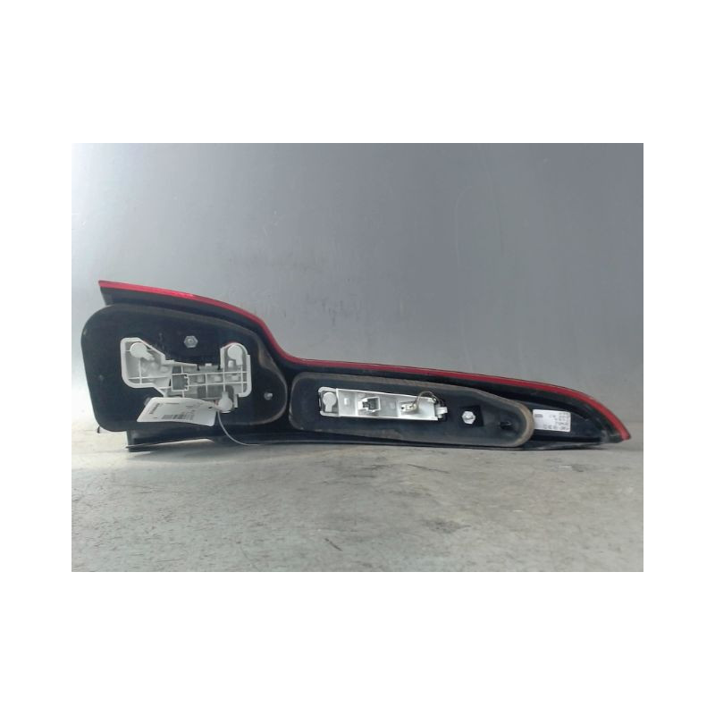 FEU ARRIERE DROIT VOLVO V50
