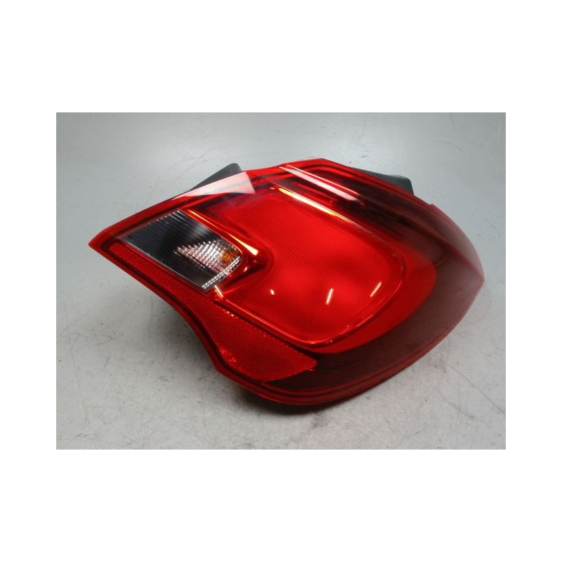 FEU ARRIERE DROIT OPEL CORSA