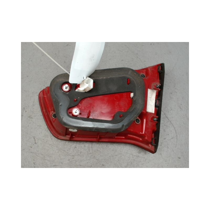 FEU ARRIERE INTERIEUR GAUCHE KIA SPORTAGE III 2010-