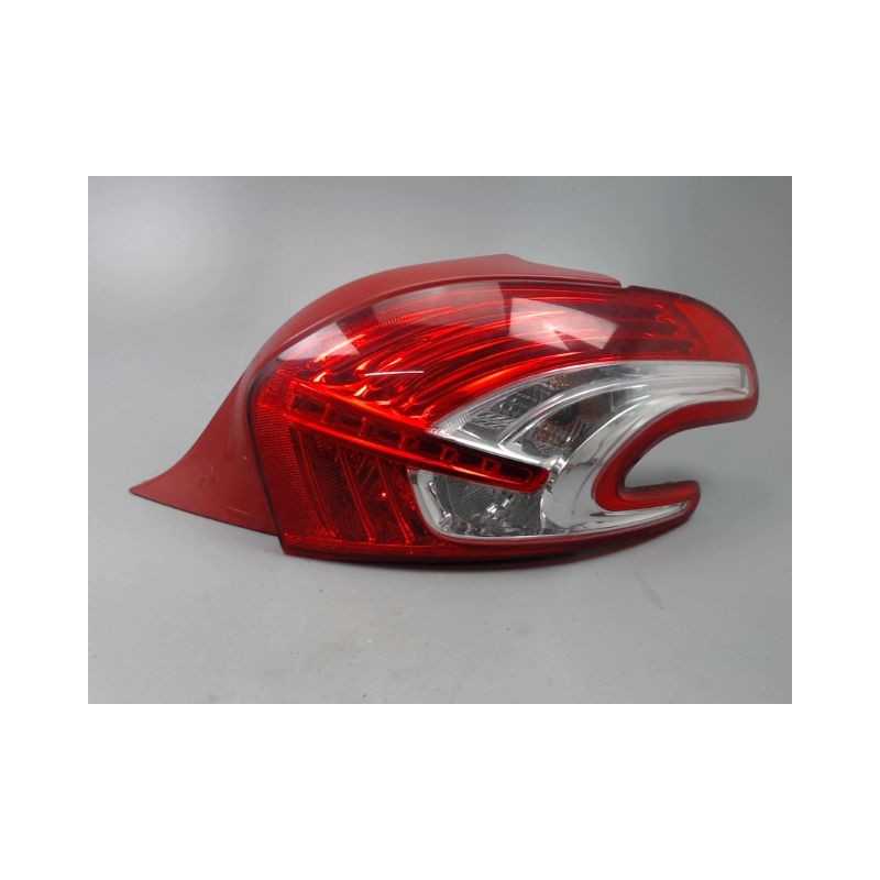 FEU ARRIERE DROIT PEUGEOT 208
