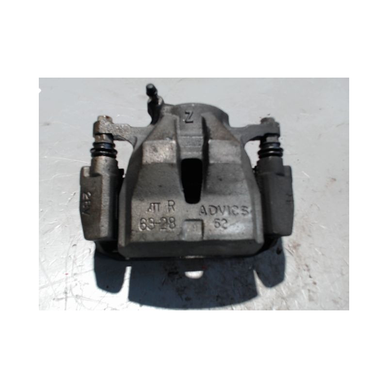 ETRIER DE FREIN AVANT DROIT TOYOTA AURIS 2010-