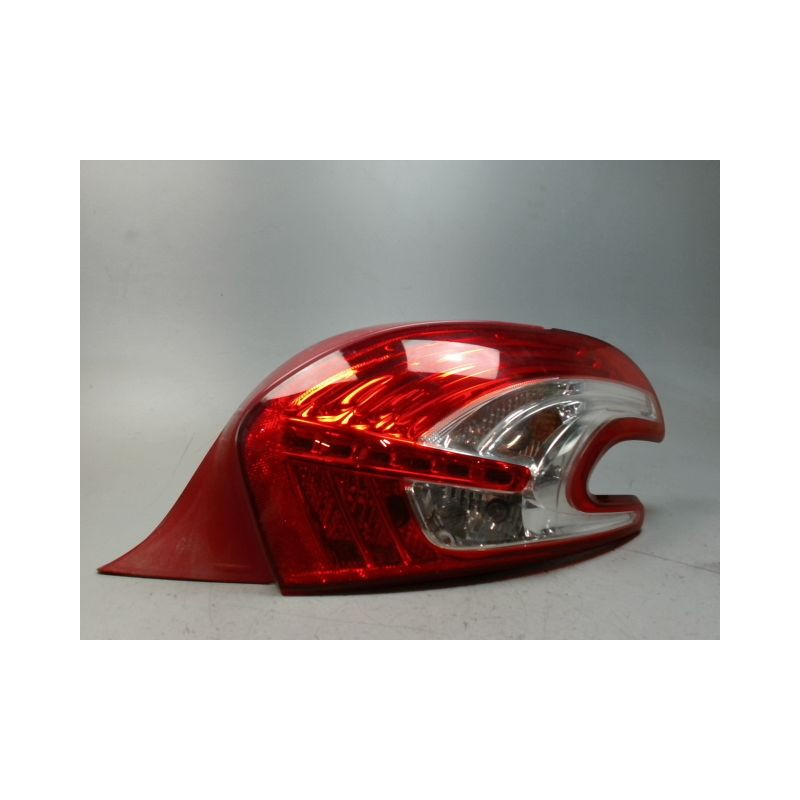 FEU ARRIERE DROIT PEUGEOT 208