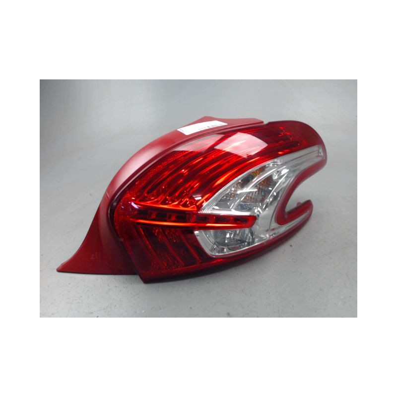 FEU ARRIERE DROIT PEUGEOT 208