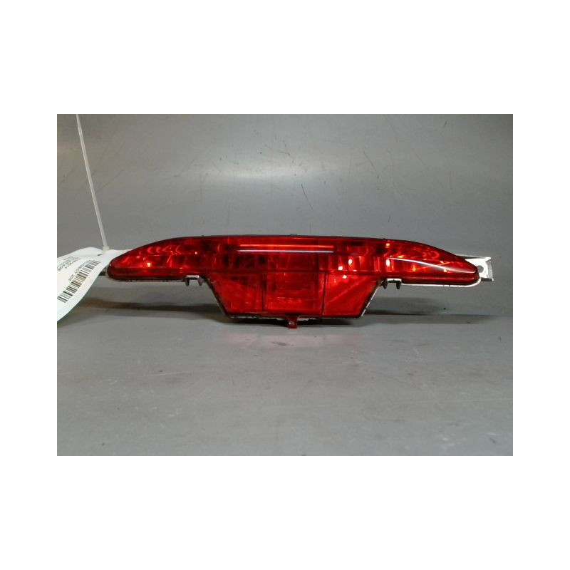 FEU BROUILLARD CENTRAL ARRIERE PEUGEOT 208