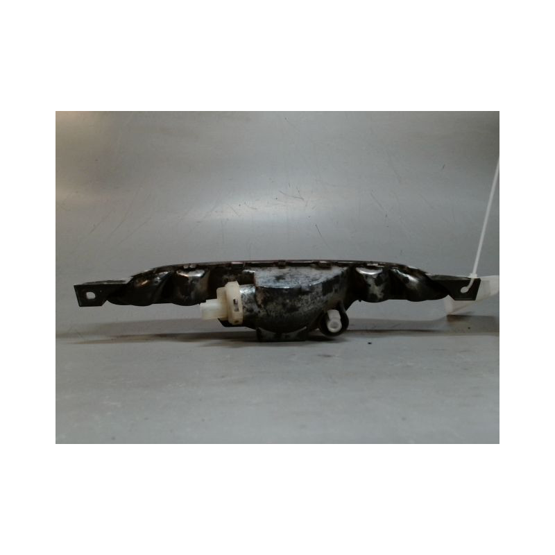 FEU BROUILLARD CENTRAL ARRIERE PEUGEOT 208