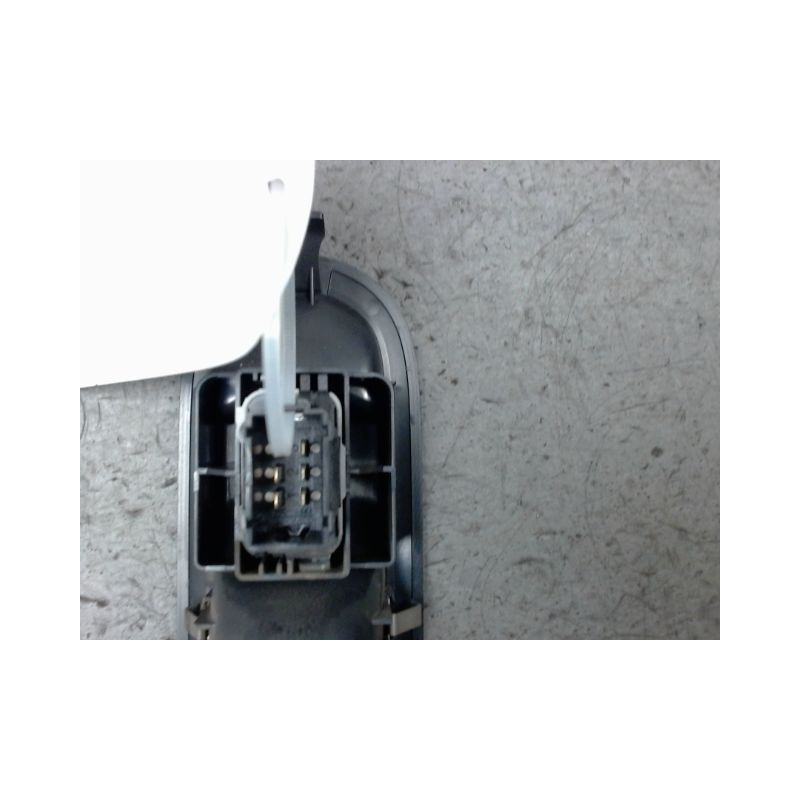 COMMANDE LEVE-GLACE PORTE AVD RENAULT CLIO