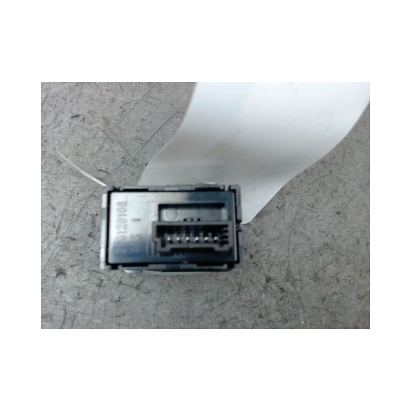 BOUTON DE WARNING KIA CARENS