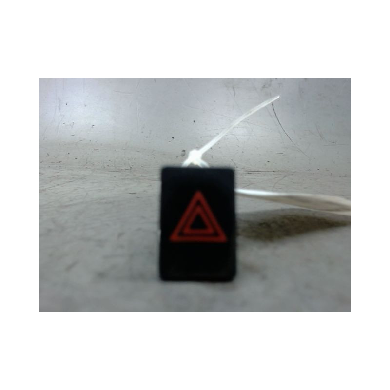 BOUTON DE WARNING NISSAN QASHQAI