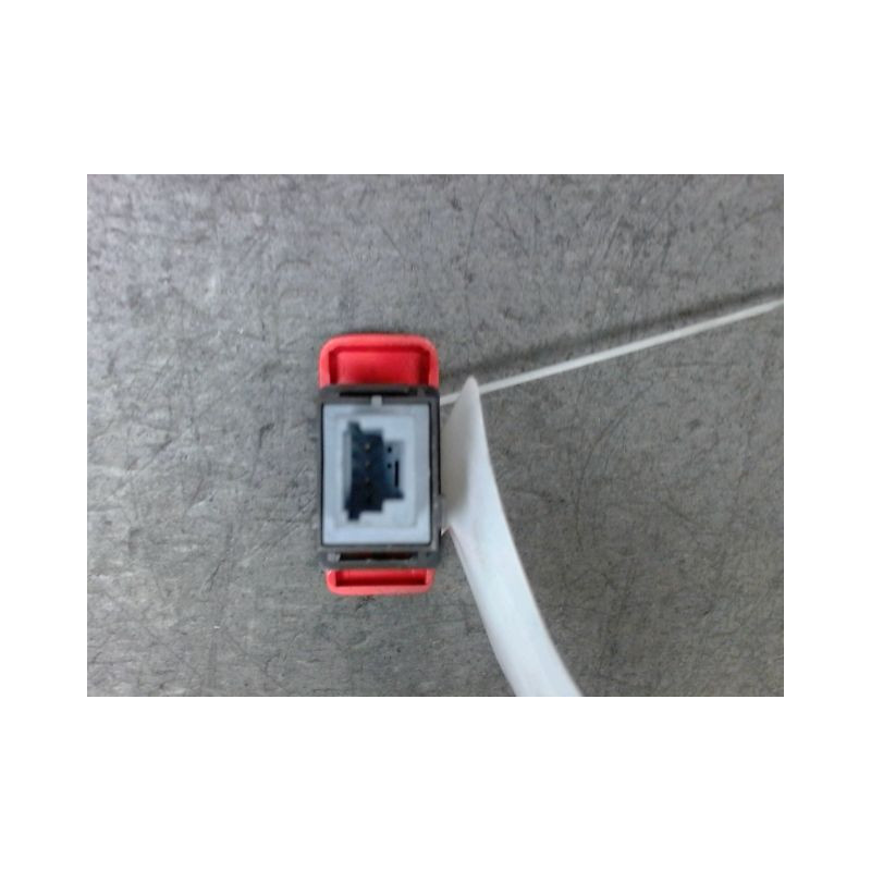 BOUTON DE WARNING TOYOTA AURIS 2010-