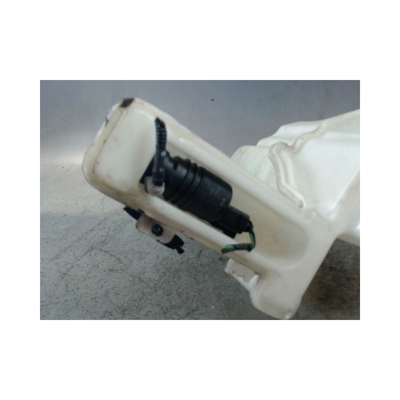 RESERVOIR LAVE-GLACE AVANT VOLKSWAGEN PASSAT 2005-