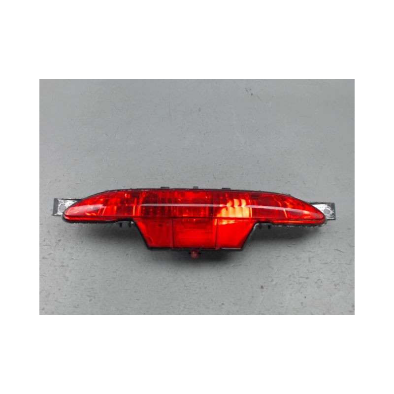 FEU BROUILLARD CENTRAL ARRIERE PEUGEOT 208