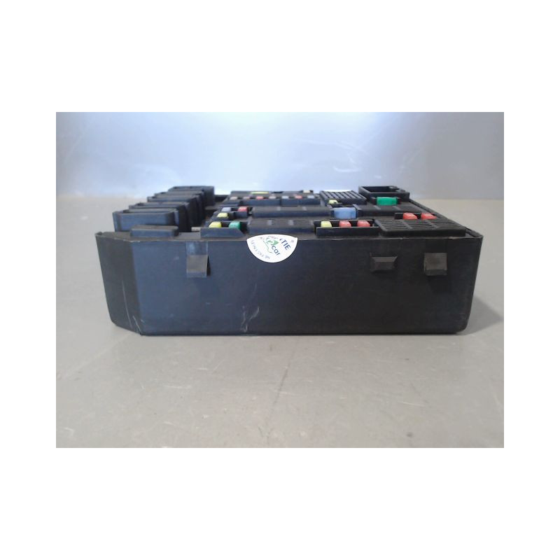BOITE A FUSIBLES RENAULT MEGANE