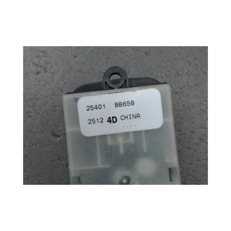 COMMANDE LEVE-GLACE PORTE AVG NISSAN QASHQAI