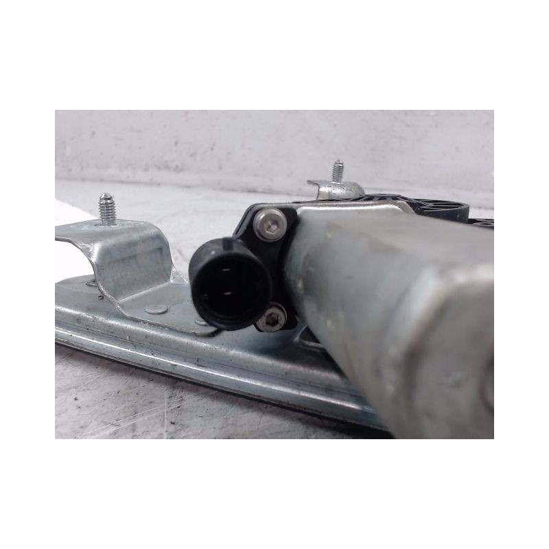 MECANISME+MOTEUR LEVE-GLACE ARRIERE DROIT DACIA DUSTER 2010-