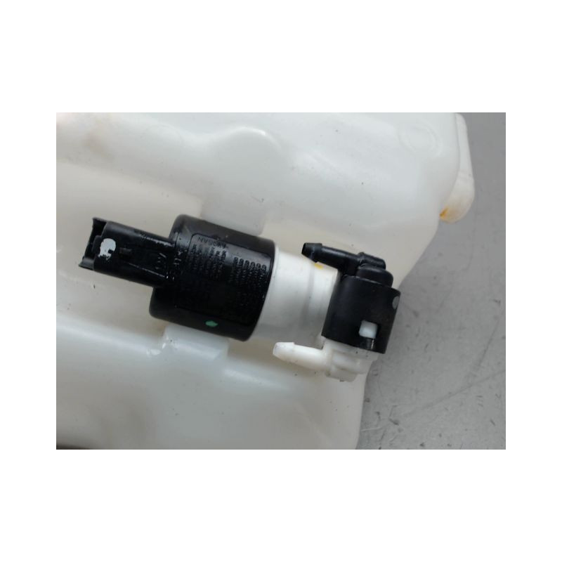 RESERVOIR LAVE-GLACE AVANT RENAULT MEGANE