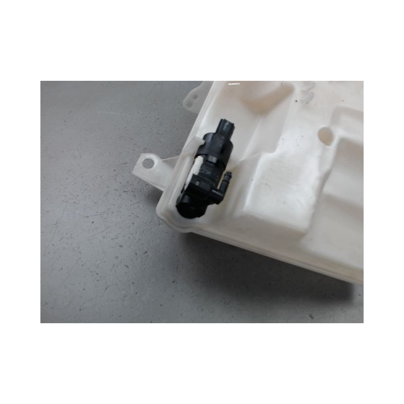 RESERVOIR LAVE-GLACE AVANT FORD FOCUS