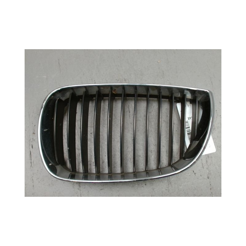 GRILLE CALANDRE GAUCHE B.M.W. SERIE 1