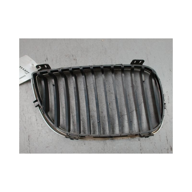 GRILLE CALANDRE GAUCHE B.M.W. SERIE 1