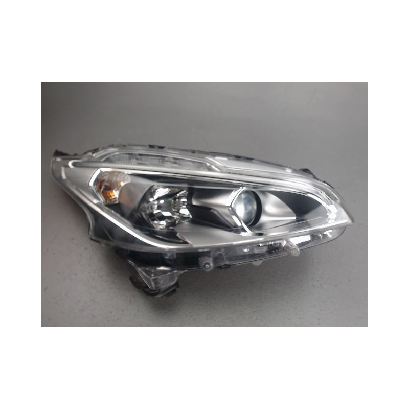 PHARE DROIT PEUGEOT 208