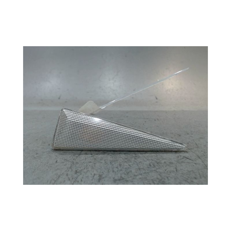 REPETITEUR AILE DROIT RENAULT MEGANE
